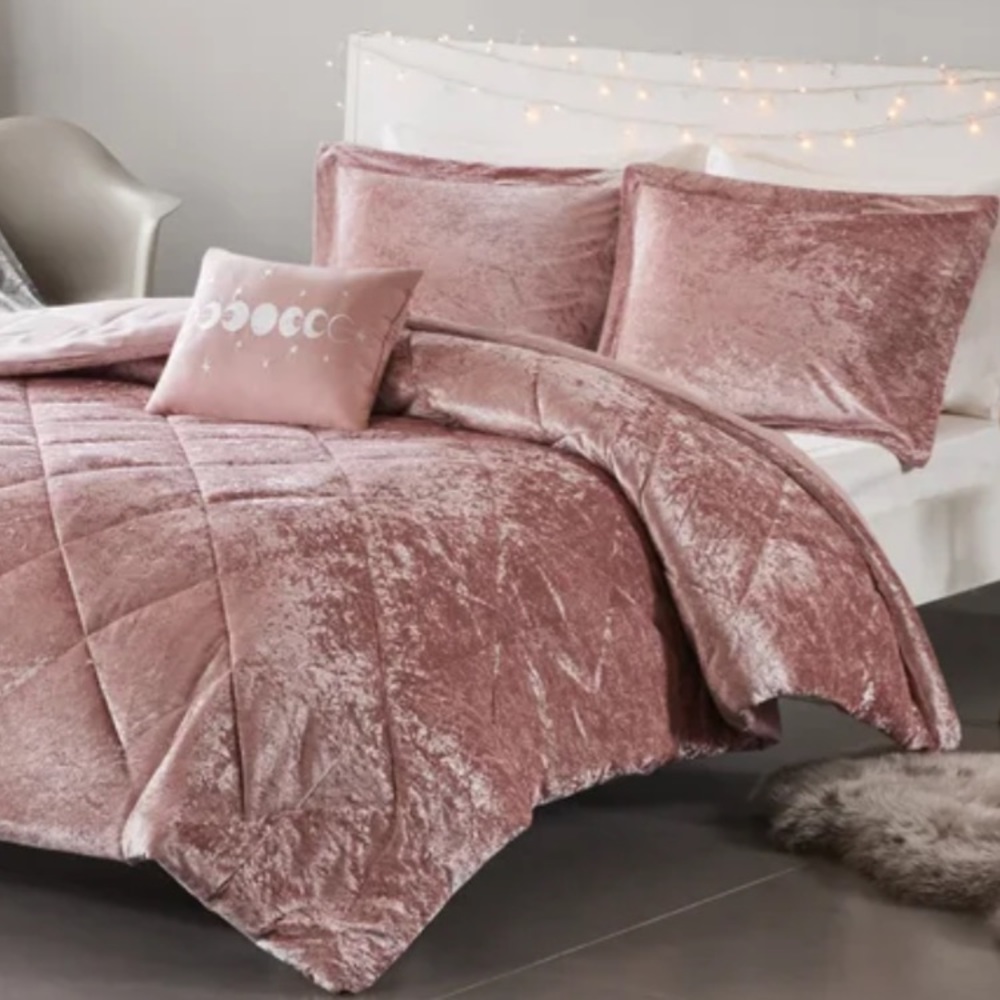 Crushed Velvet Diamond Quilted Comforter Set